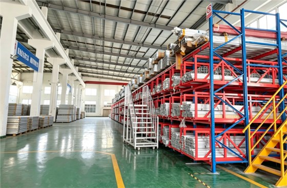 启域-成品车间-铝型材成品仓储