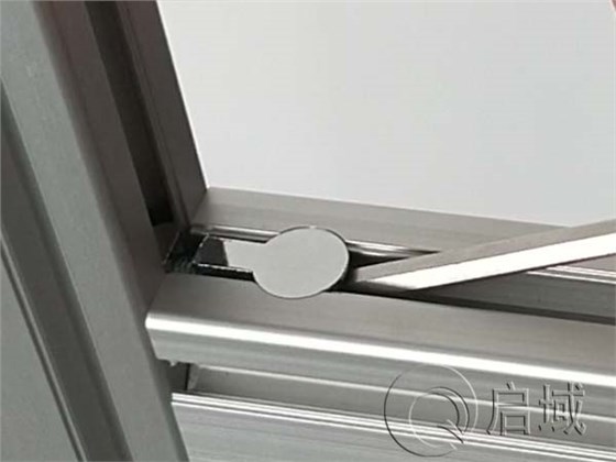 内置连接件固定